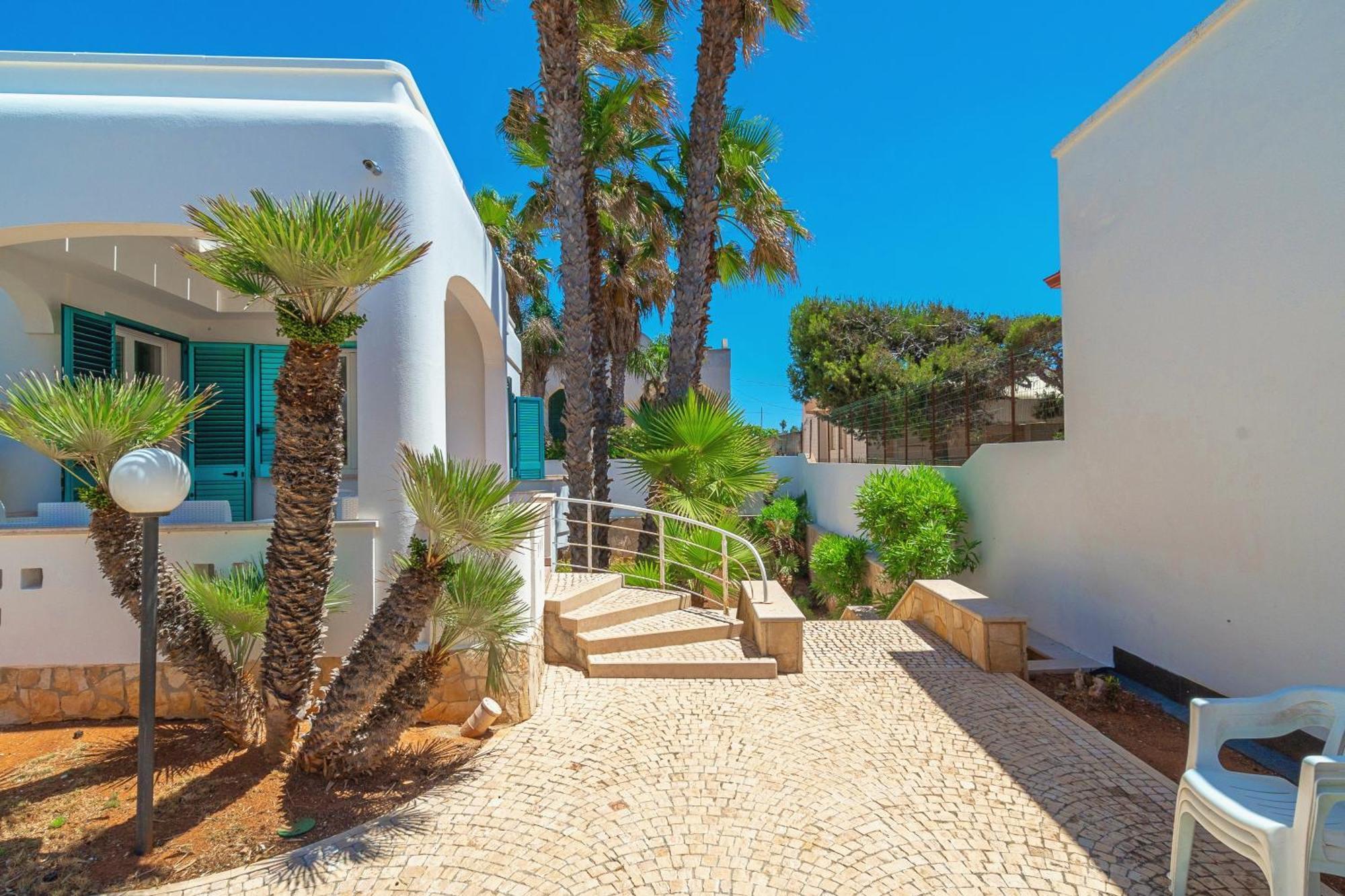 Residence Oasi Sul Mare Torre Suda Exterior photo